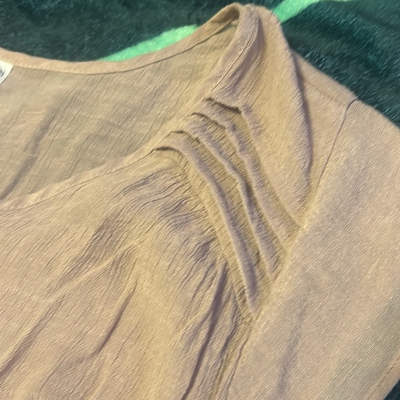 Light taupe short sleeve blouse - Picture 3 of 4
